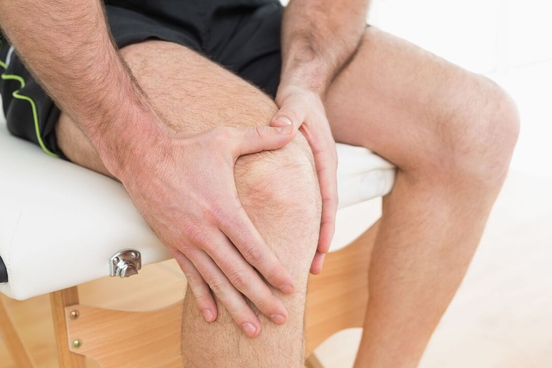 Douleurs et muscles articulaires et traitement avec du bouillon de gel